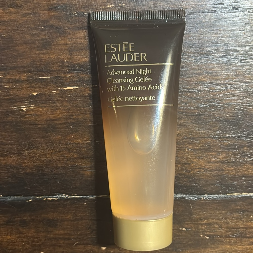 Estée Lauder 8-Piece Skincare, Lip, & Makeup Bundle - Picture 3 of 12